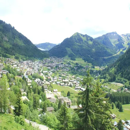 With 2 And Balcony Appartement Châtel